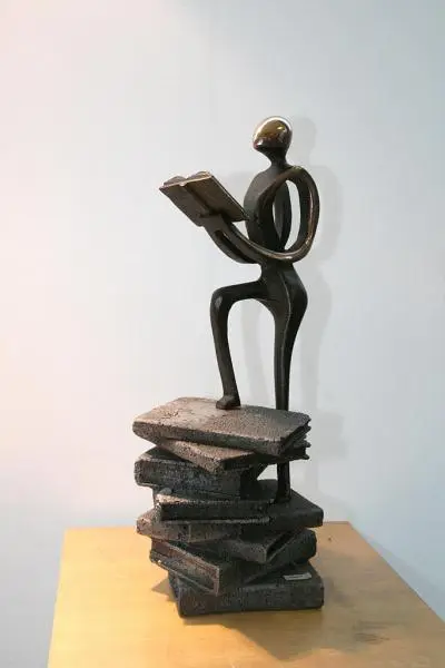 De lezer, Brons en aluminium, hoogte 40 cm