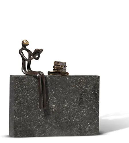 Boekenwurm, Brons 32 × 30 cm