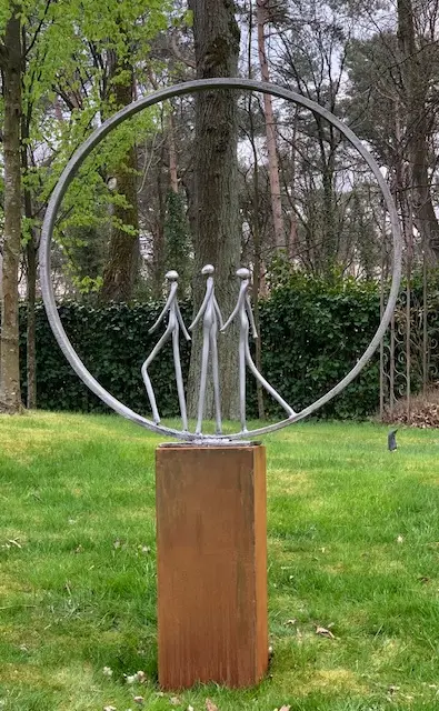 Dans van verbondenheid, Aluminium en cortenstaal