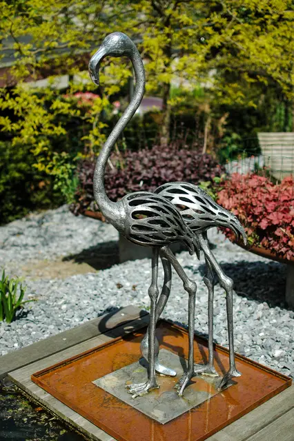 Flamingo's, Aluminium en cortenstaal