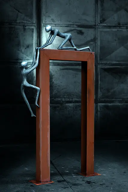 Speelse ontmoeting, Aluminium en cortenstaal