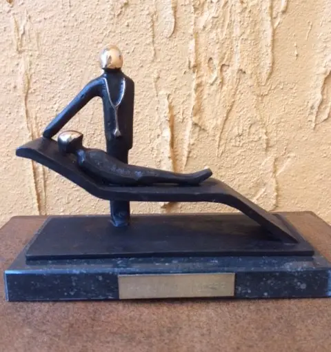 Dokter en patient, Brons